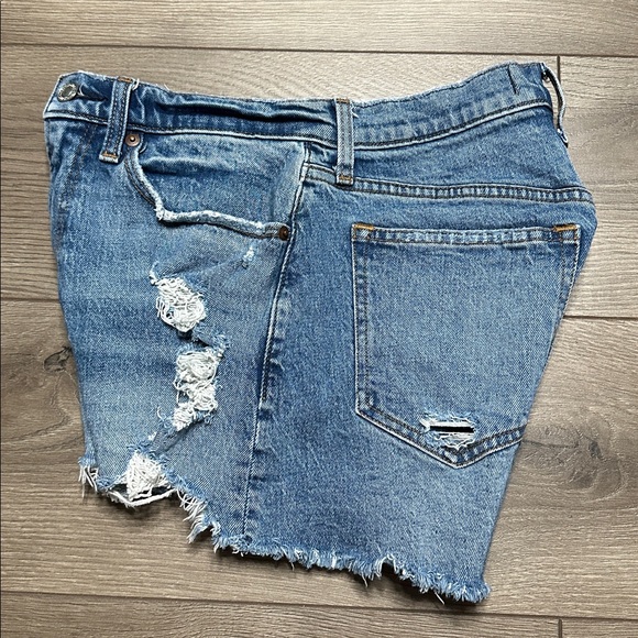 Abercrombie & FitchThe Mom High Rise Curve Love Stretch Blue Jean Shorts Size 26 - Picture 3 of 9
